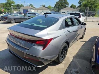 2026 Hyundai Elantra SEL Sport - miniatura 3