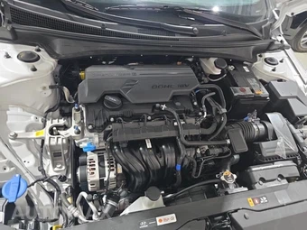 2026 Hyundai Elantra SEL Sport - miniatura 12