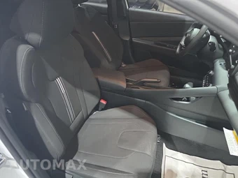 2026 Hyundai Elantra SEL Sport - miniatura 15