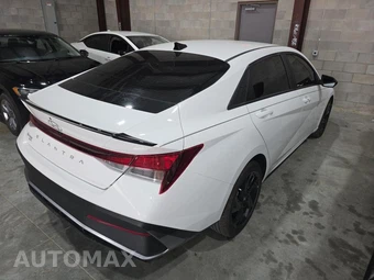 2026 Hyundai Elantra SEL Sport - miniatura 4