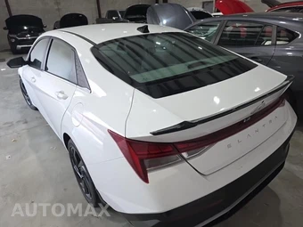 2026 Hyundai Elantra SEL Sport Premium - miniatura 6
