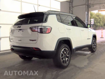 2026 Jeep Compass Trailhawk - miniatura 4