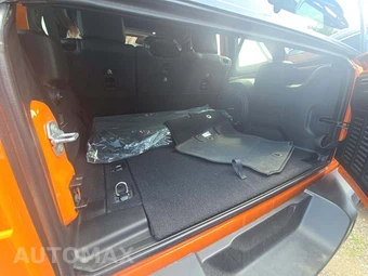 2026 Jeep Wrangler 4 Door Sahara - miniatura 14
