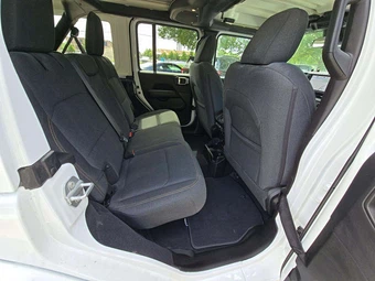 2026 Jeep Wrangler 4 Door Sahara - miniatura 16