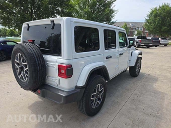 2026 Jeep Wrangler 4 Door Sahara - miniatura 3