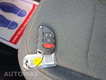 2026 Jeep Wrangler 4 Door Sahara - miniatura 8