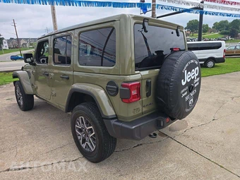 2026 Jeep Wrangler 4 Door Sahara - miniatura 2