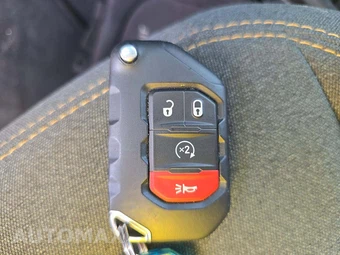 2026 Jeep Wrangler 4 Door Sahara - miniatura 5