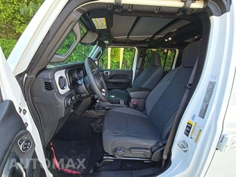 2026 Jeep Wrangler 4 Door Sahara - miniatura 3