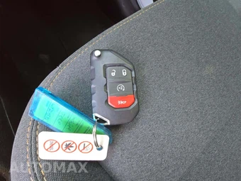 2026 Jeep Wrangler 4 Door Sahara - miniatura 5