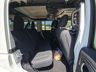 2026 Jeep Wrangler 4 Door Sahara - miniatura 13
