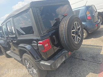 2026 Jeep Wrangler 4 Door Sahara - miniatura 6