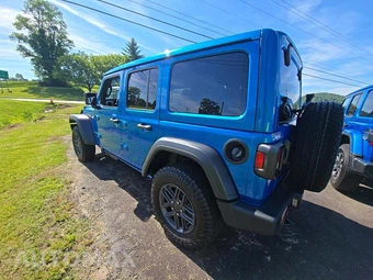 2026 Jeep Wrangler 4 Door Sport S - miniatura 2