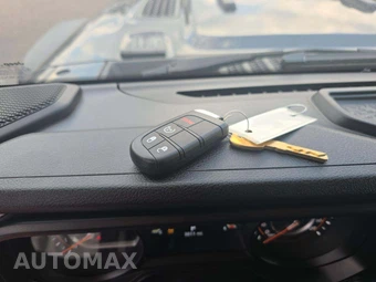 2026 Jeep Wrangler 4 Door Willys - miniatura 8