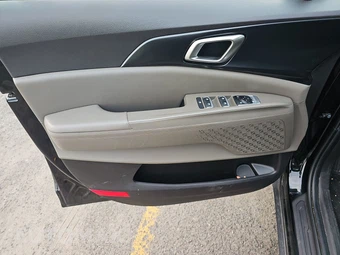 2026 Kia Carnival Hybrid MPV LXS 121.7" WB - miniatura 9