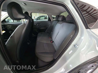 2026 Kia K4 LXS Sedan - miniatura 10