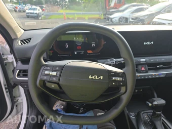 2026 Kia K4 LXS Sedan - miniatura 10