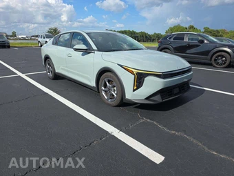 2026 Kia K4 LXS Sedan - miniatura 4