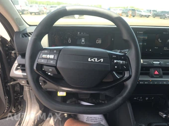 2026 Kia K4 LXS Sedan - miniatura 10