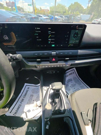 2026 Kia K4 LXS Sedan - miniatura 10