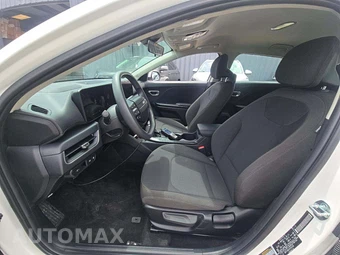 2026 Kia K4 LXS Sedan - miniatura 6