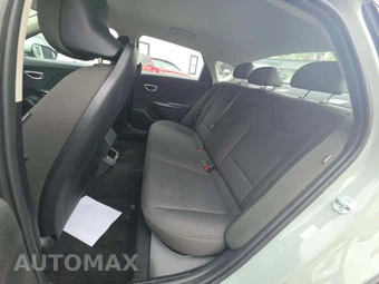 2026 Kia K4 LXS Sedan - miniatura 13