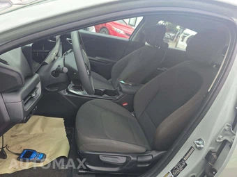 2026 Kia K4 LXS Sedan - miniatura 6