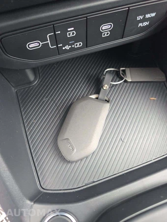 2026 Kia K4 LXS Sedan - miniatura 8