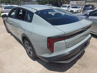 2026 Kia K4 LXS Sedan - miniatura 2