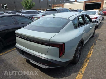 2026 Kia K4 LXS Sedan - miniatura 3
