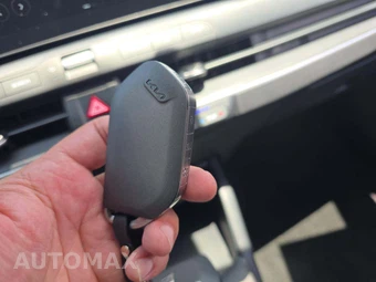 2026 Kia K4 LXS Sedan - miniatura 8