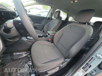 2026 Kia K4 LXS Sedan - miniatura 6
