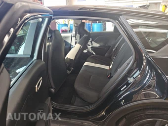 2026 Kia K4 LXS Sedan - miniatura 13