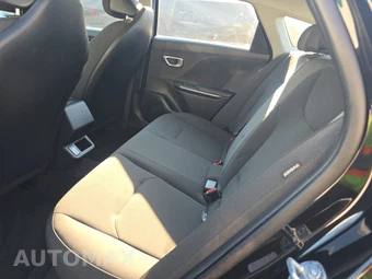 2026 Kia K4 LXS Sedan - miniatura 13