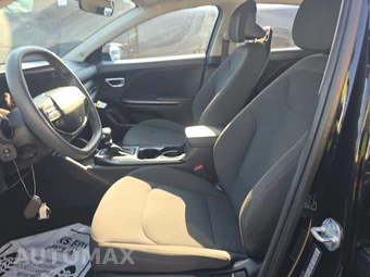 2026 Kia K4 LXS Sedan - miniatura 7