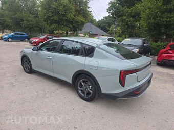 2026 Kia K4 LXS Sedan - miniatura 2