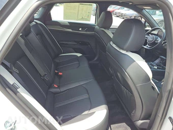 2026 Kia K5 GT-Line - miniatura 13