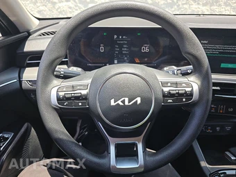 2026 Kia K5 LXS - miniatura 10