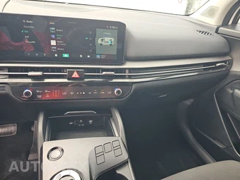 2026 Kia Sportage Hybrid LX - miniatura 11