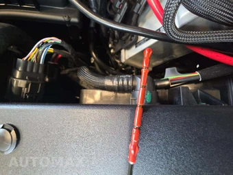 2026 Land Rover Defender 110 OCTA Black – miniatura 21