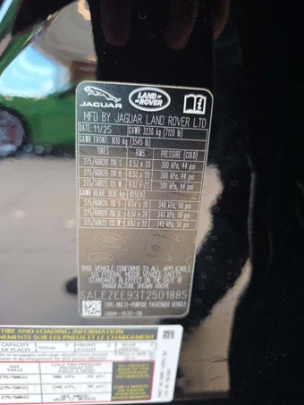2026 Land Rover Defender 110 OCTA Black – miniatura 5