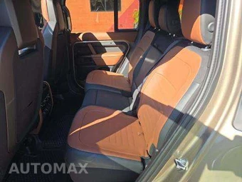 2026 Land Rover Defender 110 OCTA – miniatura 14