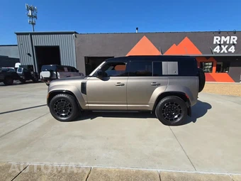 2026 Land Rover Defender 110 OCTA – miniatura 3