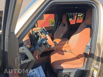 2026 Land Rover Defender 110 OCTA – miniatura 7