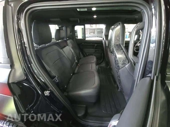 2026 Land Rover Defender 110 OCTA – miniatura 16