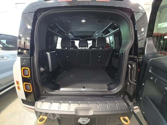 2026 Land Rover Defender 110 OCTA – miniatura 14