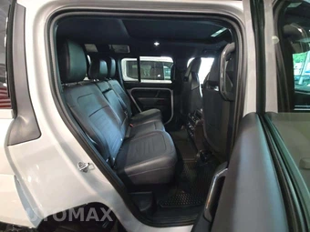 2026 Land Rover Defender 110 OCTA – miniatura 16