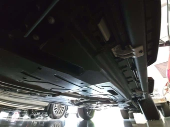 2026 Land Rover Defender 110 OCTA – miniatura 17