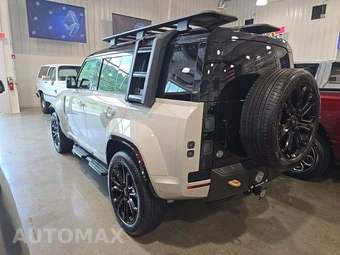 2026 Land Rover Defender 110 OCTA – miniatura 2