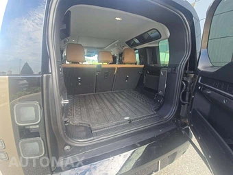 2026 Land Rover Defender 110 S - miniatura 11